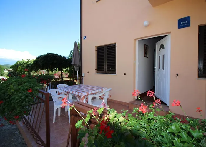 Apartment Liliana Near Beach